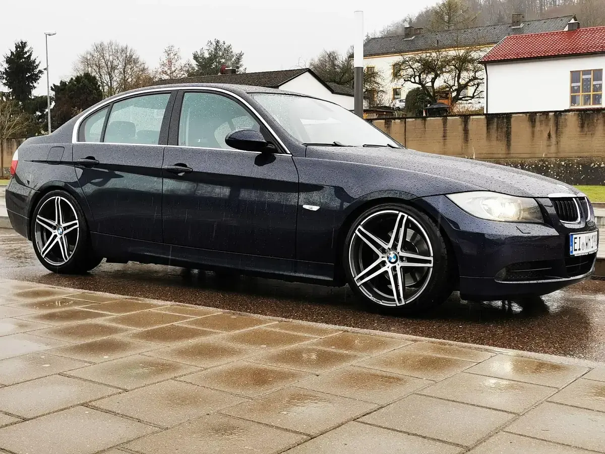 Gebraucht BMW 325 Advantage 218 PS (160 kW) 2008 Monacoblau metallic Limousine