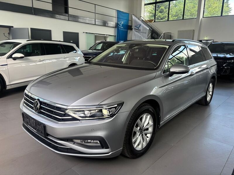 Silber Gebraucht 2022 VW Passat Kombi | 24.499 € (Etwas zu teuer) - Bild 1/4