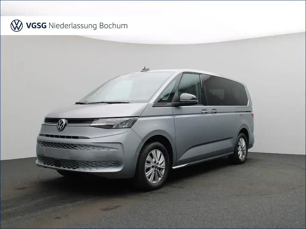 Second-hand VW Multivan Life 150 CP (110 kW) 2025 Argintiu Monovolum