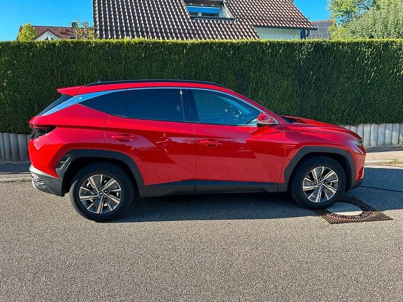 Rot Gebraucht 2024 Hyundai Tucson Trend SUV | 31.800 € (Guter Preis) - Bild 1/4