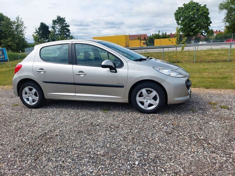 Grau Gebraucht 2009 Peugeot 207 Urban Move Limousine | 1.990 € (Guter Preis) - Bild 1/4
