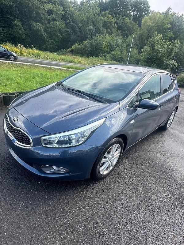 Blau Gebraucht 2013 Kia Ceed Kleinwagen | 7.100 € (Fairer Preis) - Bild 1/4