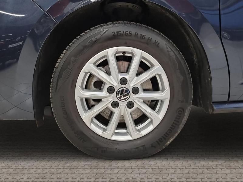 Gebraucht VW Multivan Life 150 PS (110 kW) 2024 Starlight blue Van