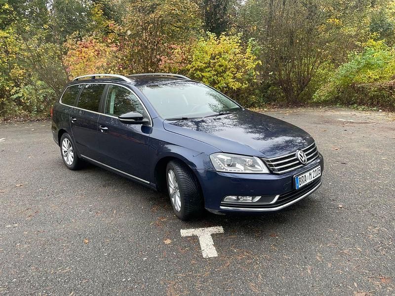 Blau Gebraucht 2014 VW Passat Comfortline Kombi | 6.400 € (Fairer Preis) - Bild 1/4
