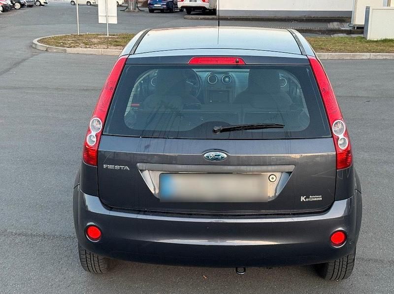 Gebraucht Ford Fiesta 69 PS (50 kW) 2007 Andere farben Kleinwagen