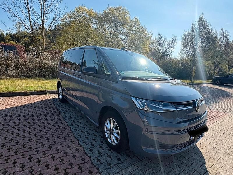 Gebraucht VW T7 Life 150 PS (110 kW) 2024 Grau Van