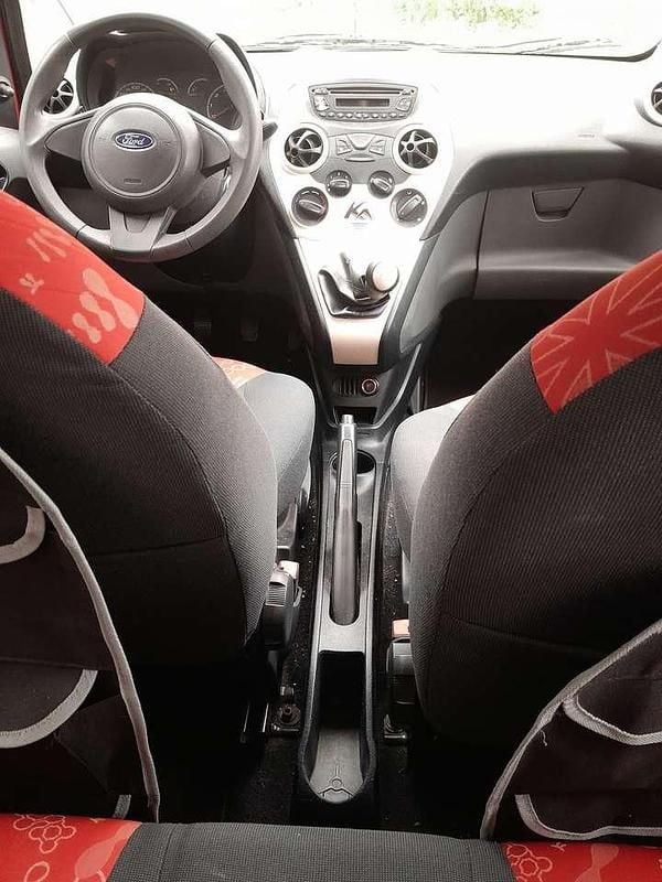 Rot Gebraucht 2009 Ford Ka Trend Limousine | 2.250 € (Guter Preis) - Bild 1/4