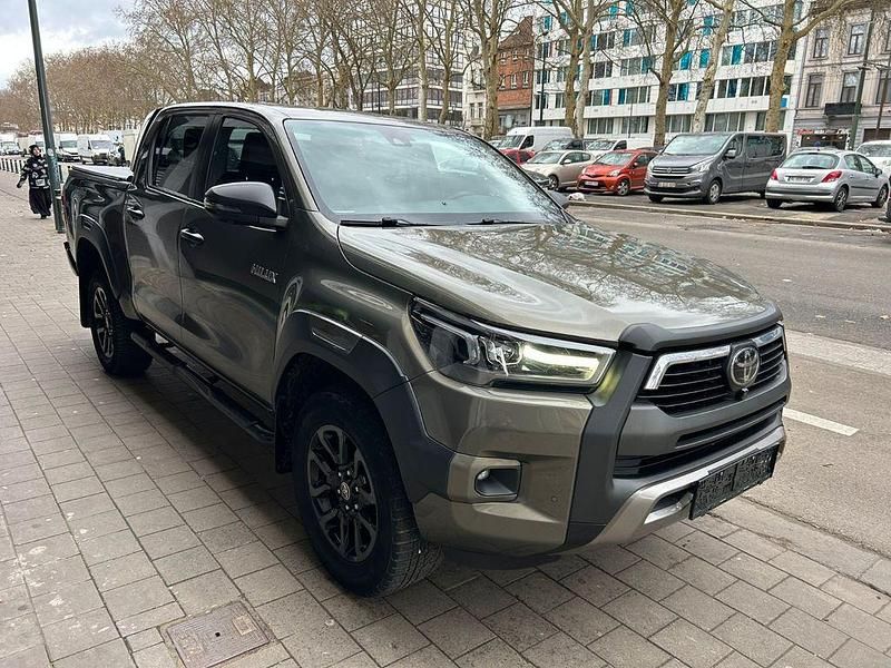 Gebraucht Toyota HiLux 204 PS (150 kW) 2023 Silber Abholung