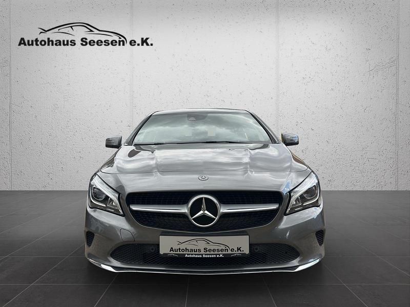 Gebraucht Mercedes CLA180 Shooting Brake 122 PS (89 kW) 2017 Grau Kombi