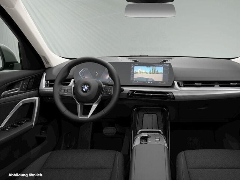 Gebraucht BMW X1 Efficient Dynamics 170 PS (125 kW) 2025 Spacesilber metallic SUV