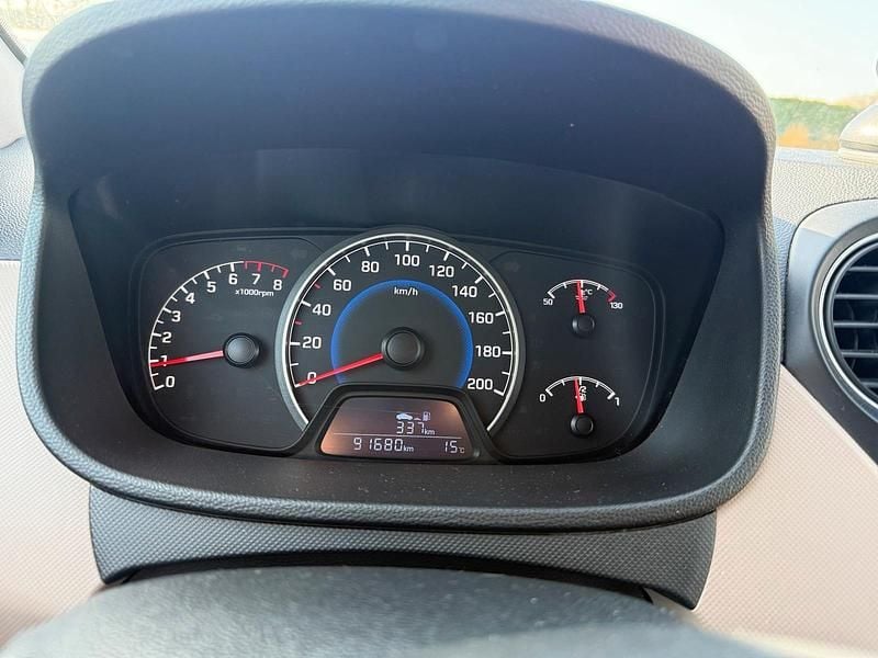 Gebraucht Hyundai i10 67 PS (49 kW) 2017 Orange Kleinwagen