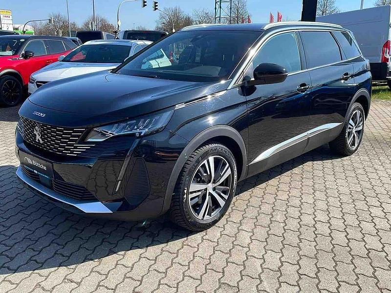 Gebraucht Peugeot 5008 Allure 131 PS (96 kW) 2023 Lackierung schwarz perla nera/ SUV