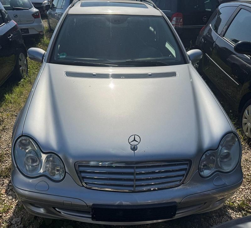 Iridiumsilber Gebraucht 2005 Mercedes C230 Sport Edition Kombi | 2.900 € (Fairer Preis) - Bild 1/4