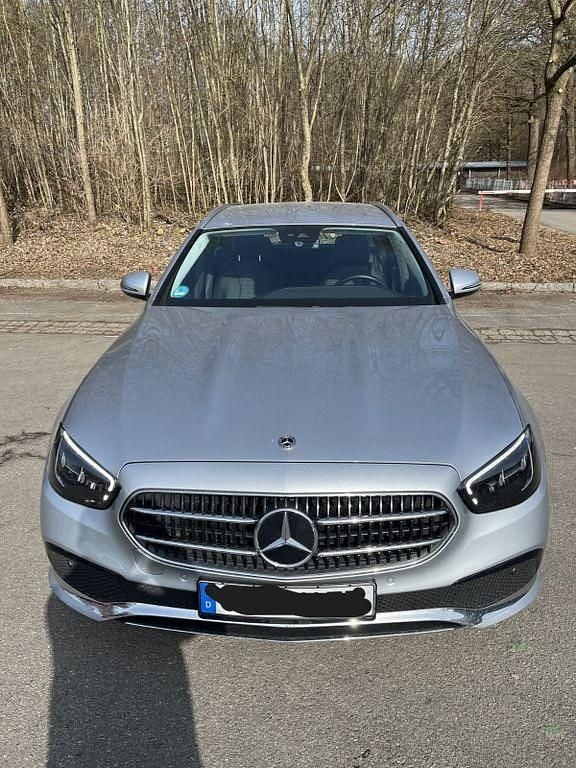 Gebraucht Mercedes E220 200 PS (147 kW) 2023 Silber Kombi