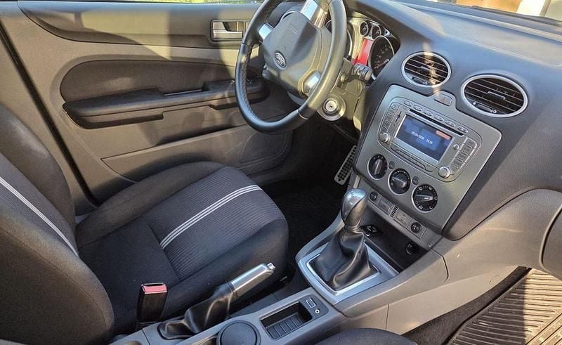 Second-hand Ford Focus Titanium 101 CP (74 kW) 2010 Negru Berlinǎ