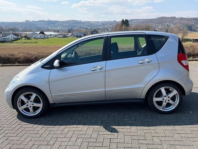 Gebraucht Mercedes A160 95 PS (69 kW) 2011 Silber Van / Kleinbus
