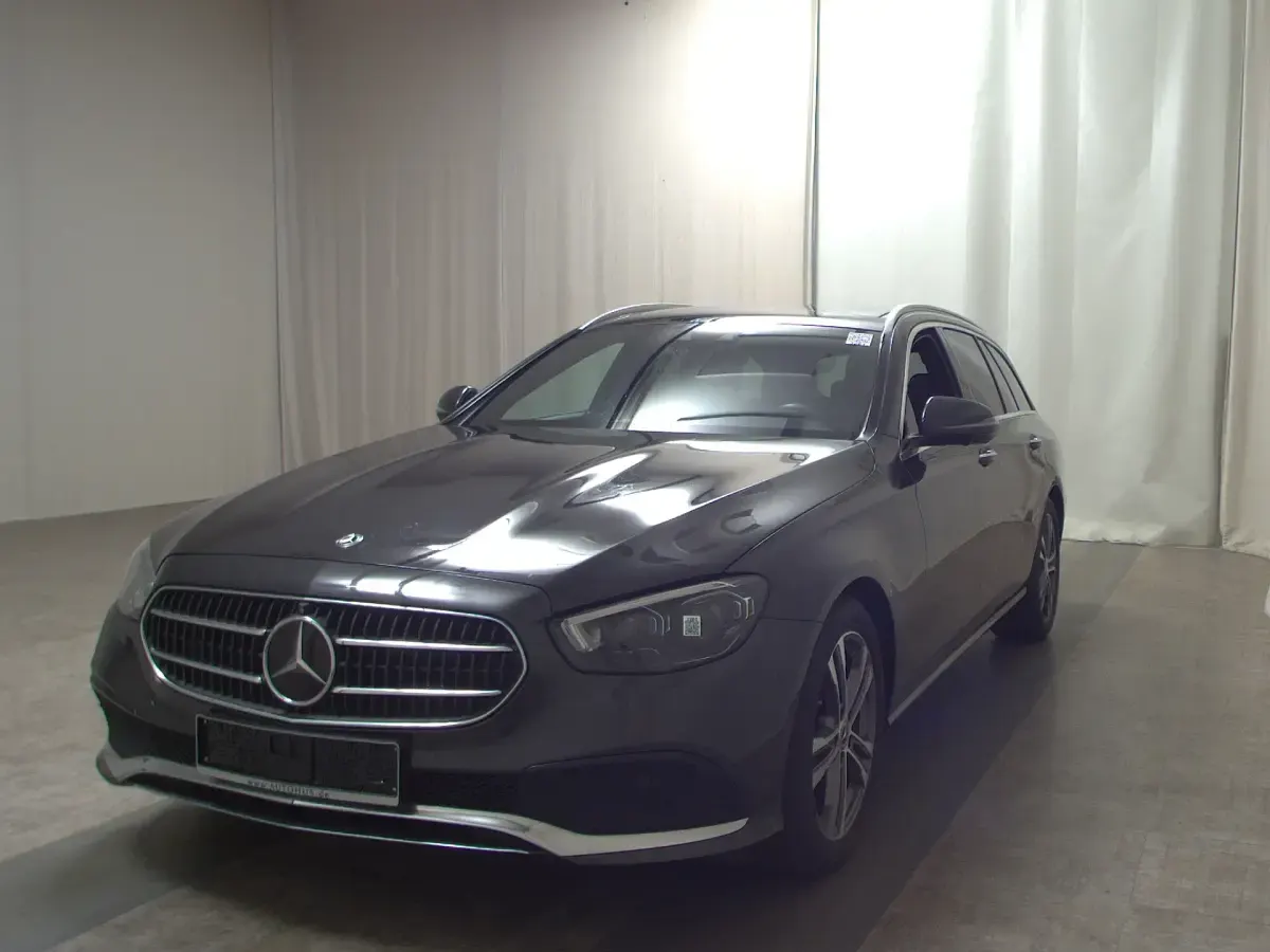 Gebraucht Mercedes E220 Avantgarde 194 PS (142 kW) 2021 Grau metallic Kombi