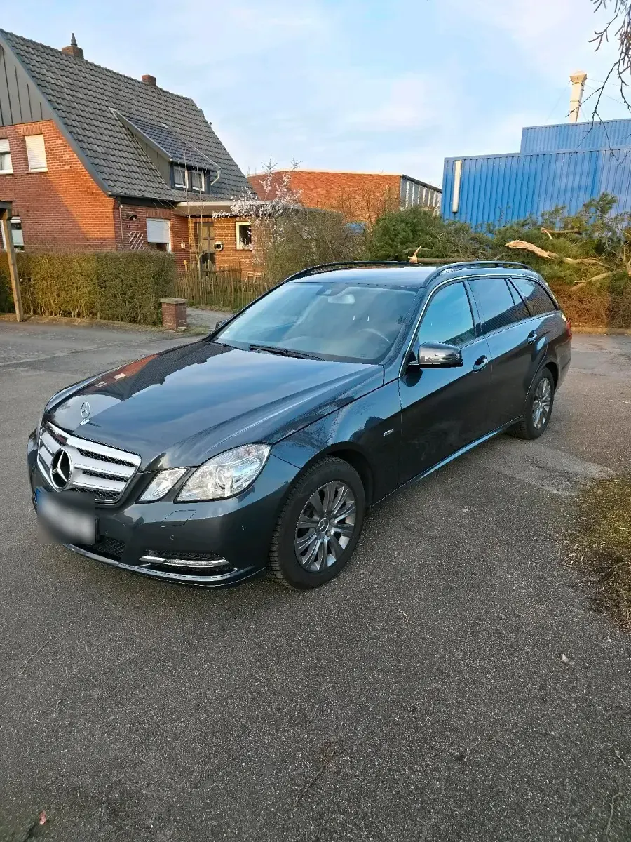 Gebraucht Mercedes E220 170 PS (125 kW) 2012 Grau Kombi