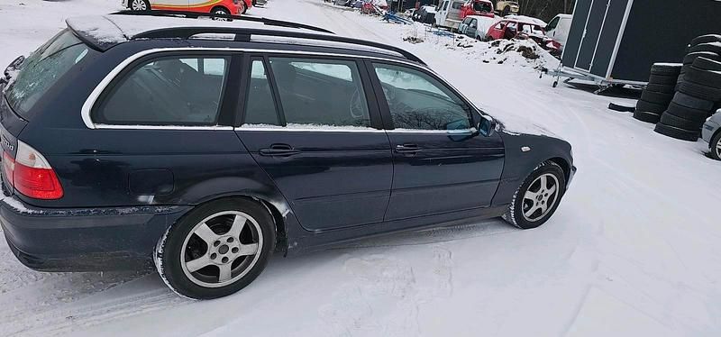Gebraucht BMW 320 150 PS (110 kW) 2003 Blau Kombi