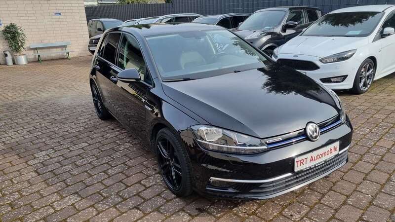 Deep black perleffekt Gebraucht 2019 VW Golf VII Comfortline Kleinwagen | 18.200 € (Fairer Preis) - Bild 1/4