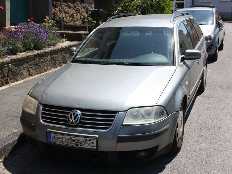 Silber Gebraucht 2003 VW Passat Highline Kombi | 3.500 € (Teuer) - Bild 1/4