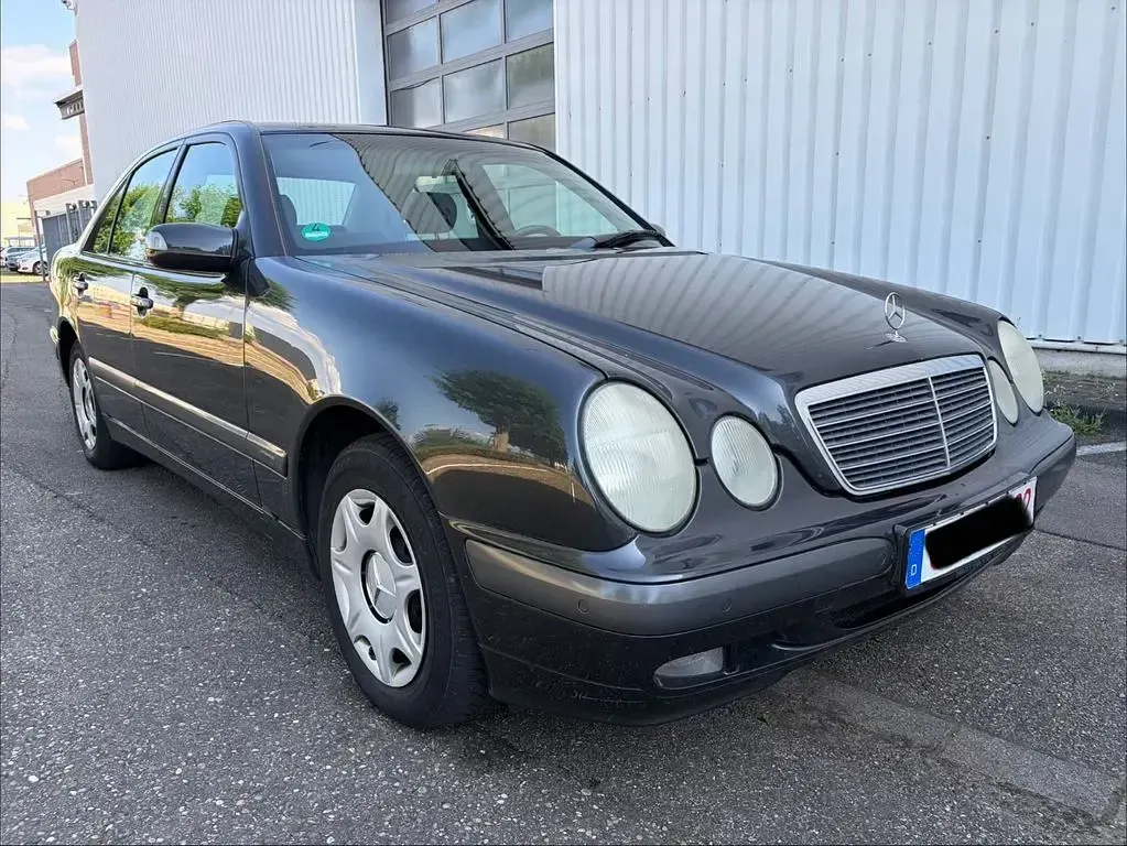 Gebraucht Mercedes E200 Classic 163 PS (119 kW) 2002 Grau Limousine