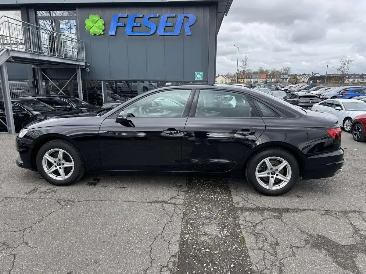 Second-hand Audi A4 Ambiente 150 CP (110 kW) 2023 Negru Berlinǎ