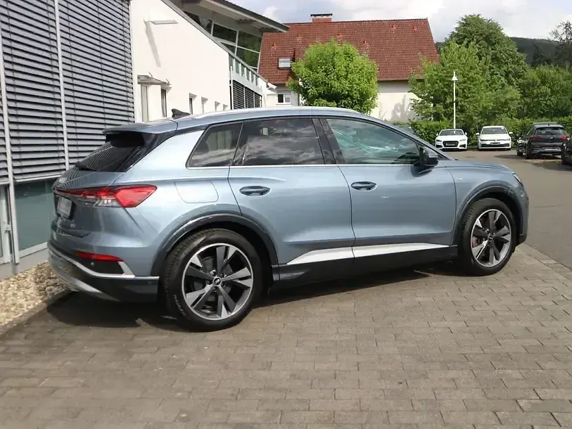 Gebraucht Audi Q4 e-tron S-Line 150 kW (204 PS) 2023 Geysirblau metallic SUV