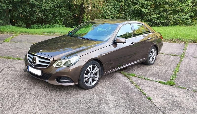 Braun Gebraucht 2014 Mercedes E350 Limousine | 13.999 € (Superpreis) - Bild 1/4