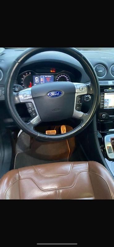 Gebraucht Ford S-MAX Titanium 239 PS (175 kW) 2011 Braun Van / Kleinbus