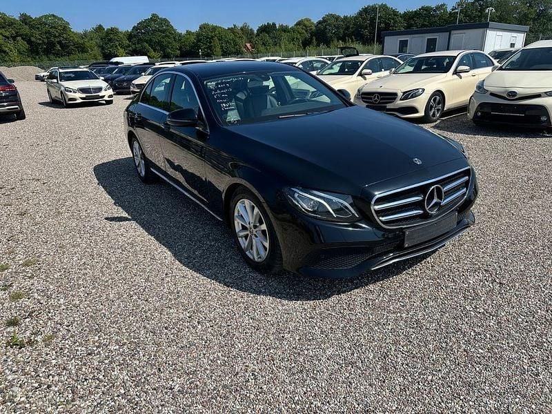 Schwarz Gebraucht 2019 Mercedes E200 Avantgarde Limousine | 12.499 € (Guter Preis) - Bild 1/4