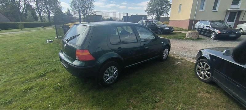 Second-hand VW Golf 75 CP (55 kW) 2002 Verde Coupe