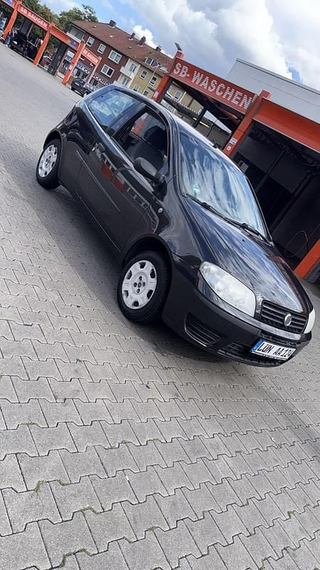 Schwarz Gebraucht 2004 Fiat Punto Kleinwagen | 1.550 € - Bild 1/4