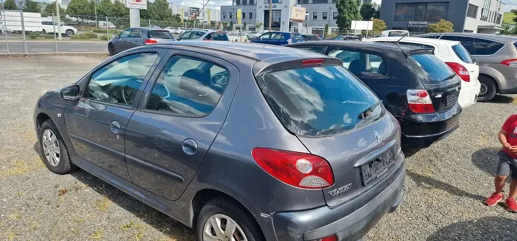 Gebraucht Peugeot 206+ 75 PS (55 kW) 2009 Grau Kleinwagen