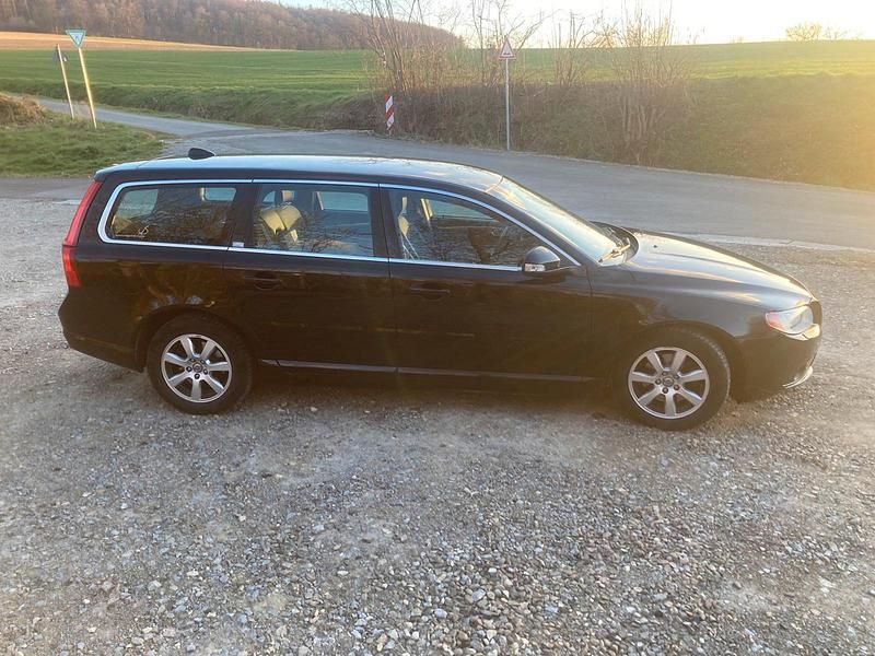Gebraucht Volvo V70 109 PS (80 kW) 2010 Schwarz Kombi
