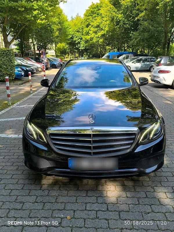 Schwarz Gebraucht 2017 Mercedes E220 Kombi | 16.900 € (Superpreis) - Bild 1/4