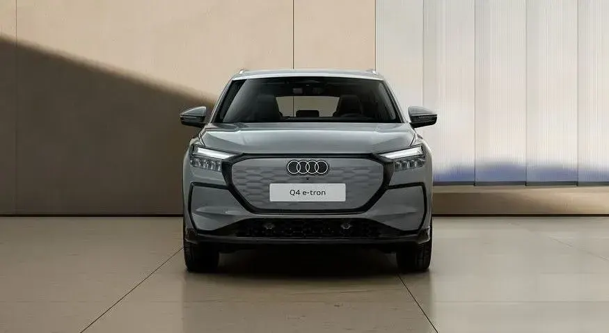 Neu Audi Q4 e-tron Sport 150 kW (204 PS) 2026 Grau SUV