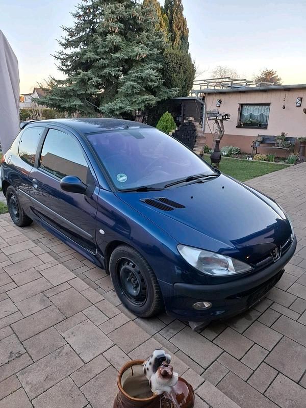 Blau Gebraucht 2002 Peugeot 206 Kleinwagen | 800 € (Guter Preis) - Bild 1/4