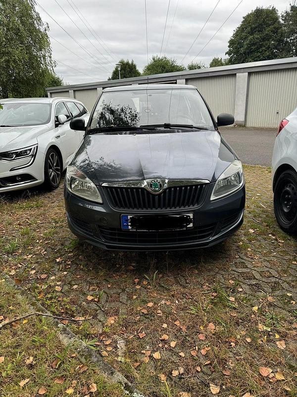 Grau Gebraucht 2011 Skoda Fabia Active Kleinwagen | 1.800 € (Guter Preis) - Bild 1/4