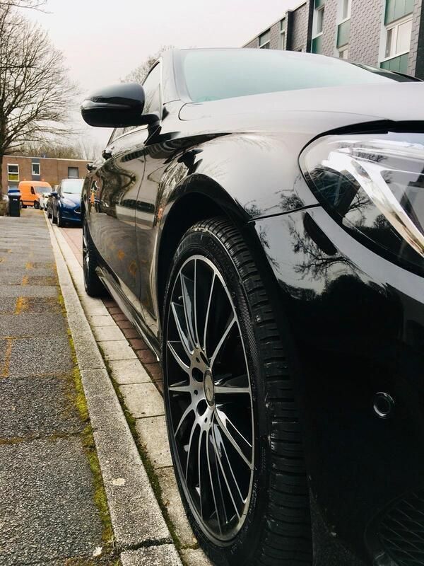Schwarz Gebraucht 2015 Mercedes C400 Limousine | 24.500 € (Fairer Preis) - Bild 1/4