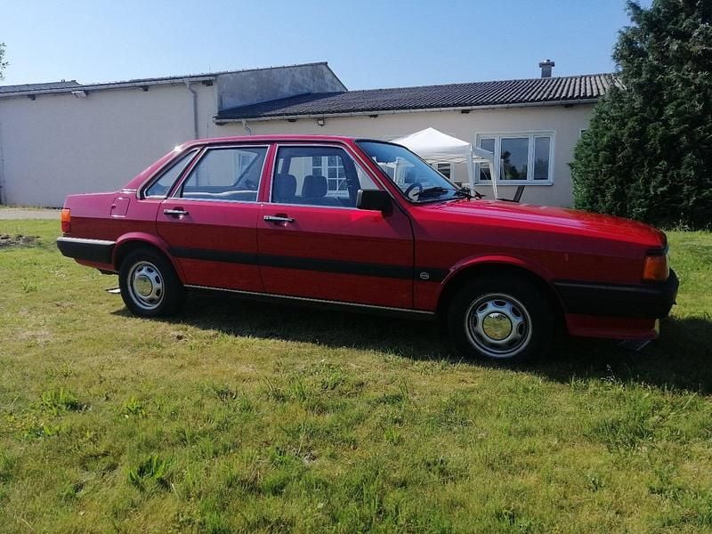 Second-hand Audi 80 75 CP (55 kW) 1984 Roșu Berlinǎ
