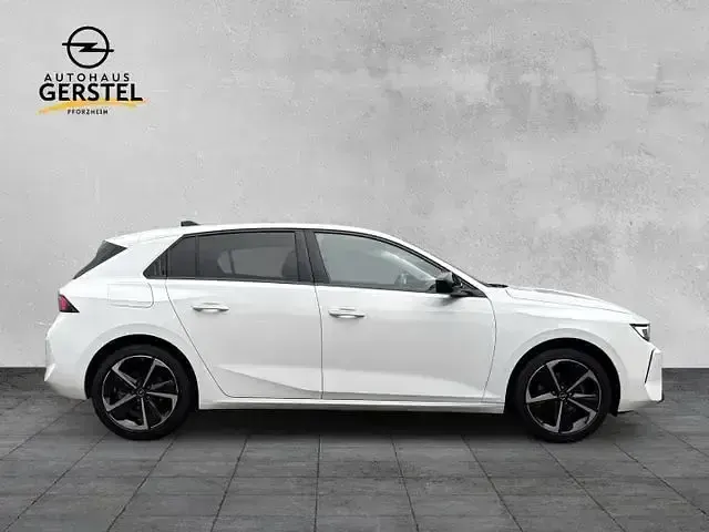 Gebraucht Opel Astra Elegance 131 PS (96 kW) 2024 Arktis weiss Kleinwagen