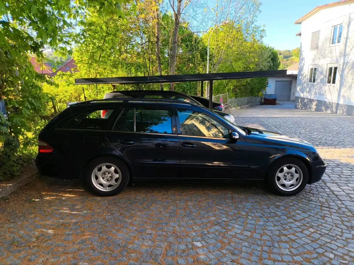 Usado Mercedes E220 150 CV (110 kW) 2004 Azul Familiar