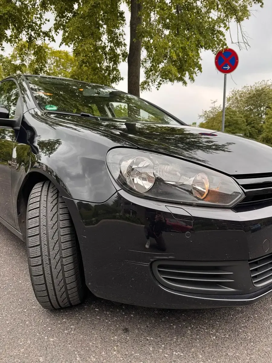 Gebraucht VW Golf VI 105 PS (77 kW) 2011 Schwarz Kleinwagen