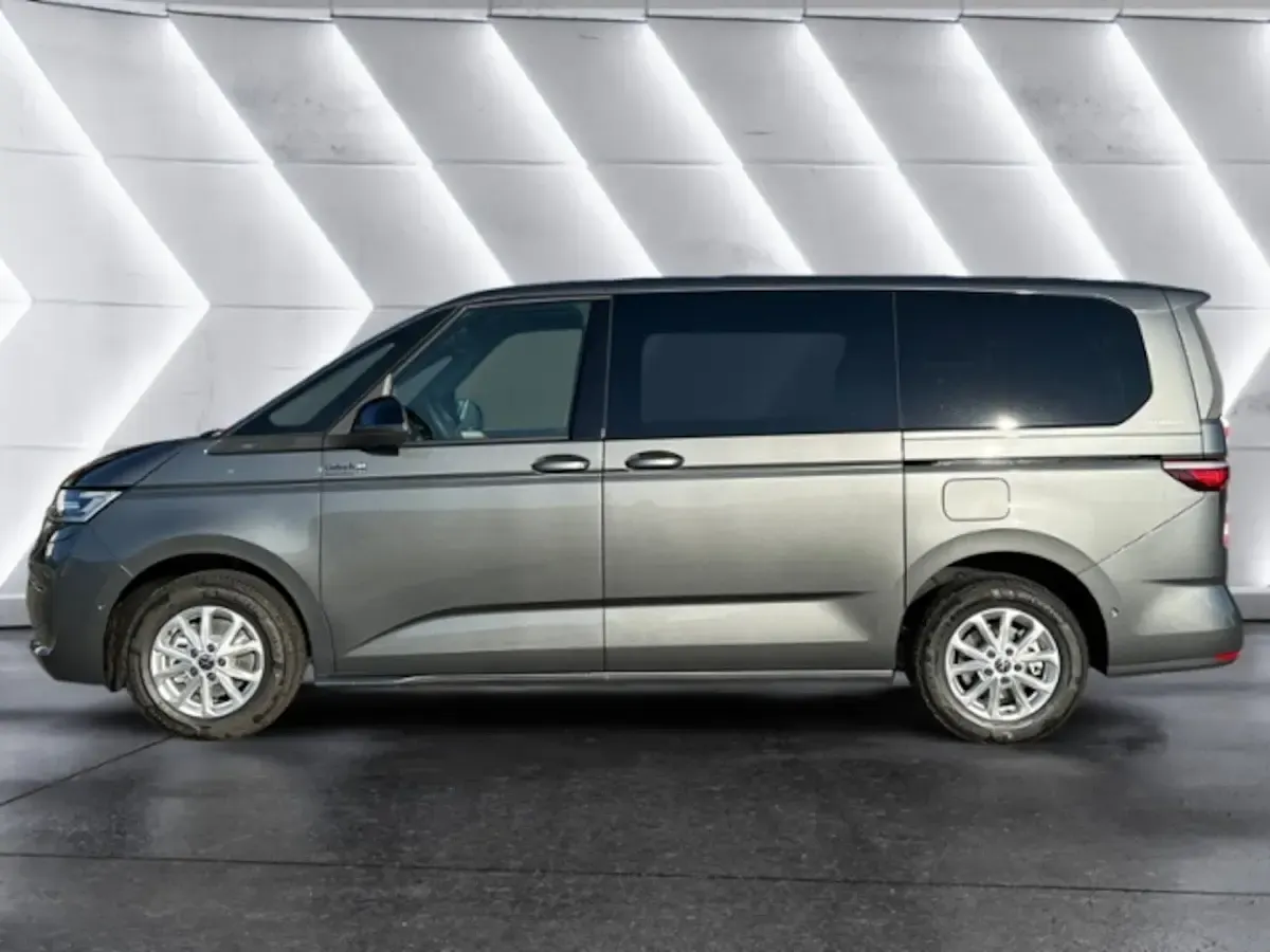 Gebraucht VW Multivan Life 150 PS (110 kW) 2025 Grau Van / Kleinbus