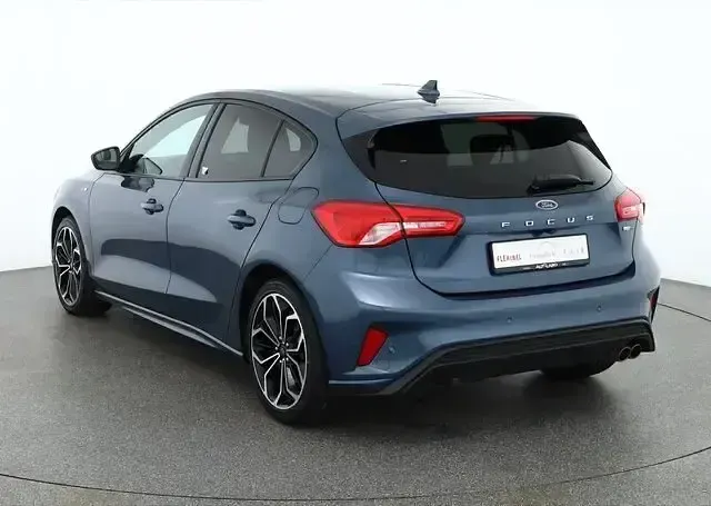 Gebraucht Ford Focus ST-Line 155 PS (114 kW) 2020 Chroma blau metallic Limousine