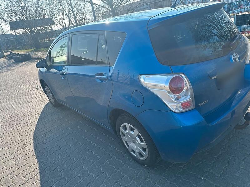 Gebraucht Toyota Verso 124 PS (91 kW) 2013 Blau Van / Kleinbus