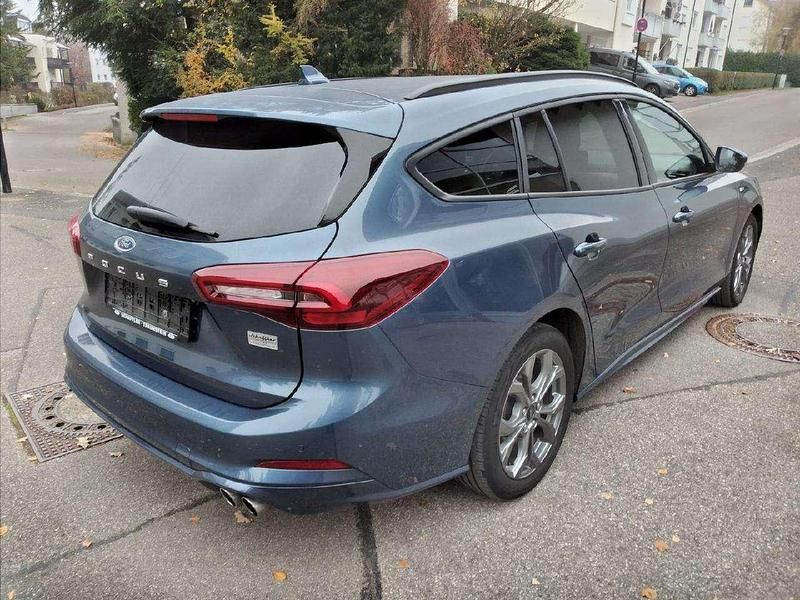 Gebraucht Ford Focus ST-Line 120 PS (88 kW) 2022 Chromablau metallic Kombi