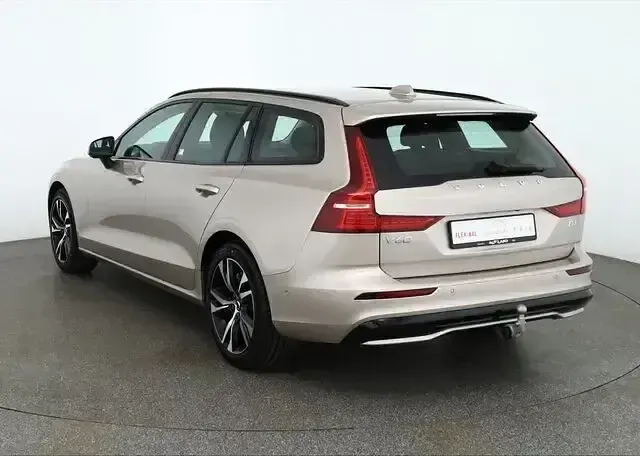 Neu Volvo V60 Plus 197 PS (144 kW) 2026 Beige Kombi