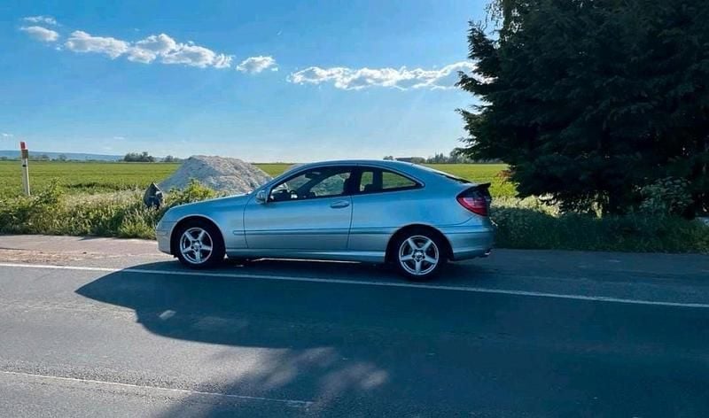 Gebraucht Mercedes C200 163 PS (119 kW) 2001 Silber Coupé